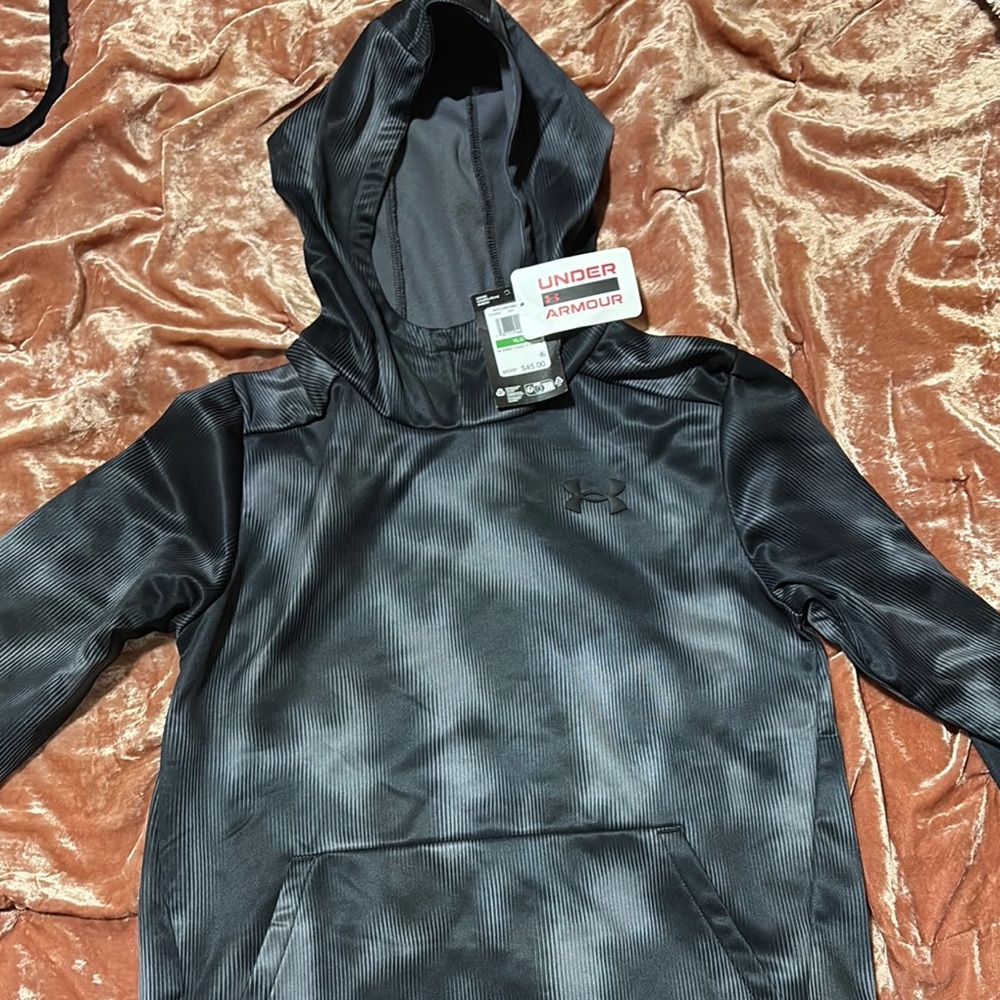 Under Armour Black Athletic Jacket with Hood and Modern Cut
